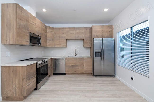Building Photo - *OPEN HOUSE: 5/3 1:30-4:00PM* 2 Br in Clai...