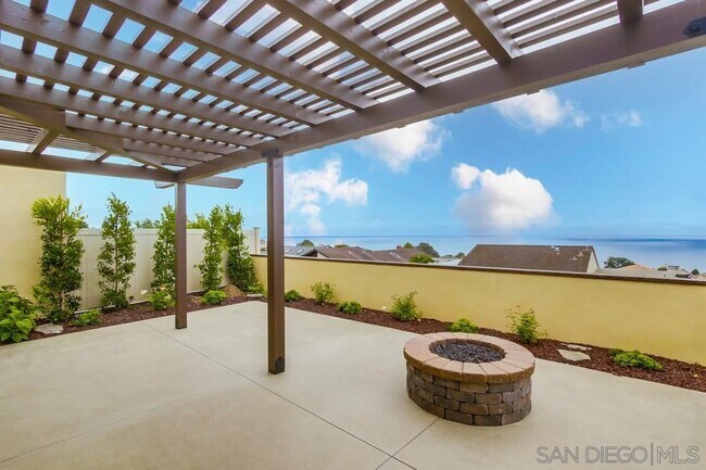 Building Photo - 14066 Crest Way