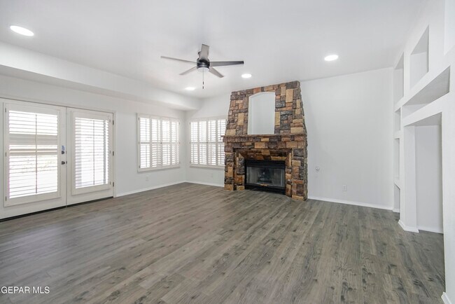Building Photo - 6529 Jim De Groat Dr