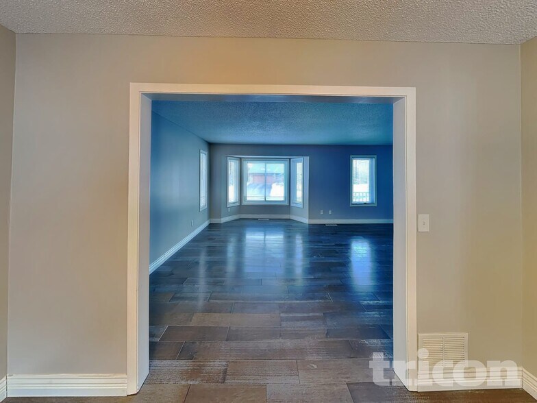 Building Photo - 11893 Dunhill Rd