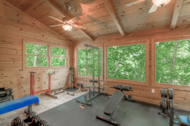 Building Photo - 610 Hickory Point Dr