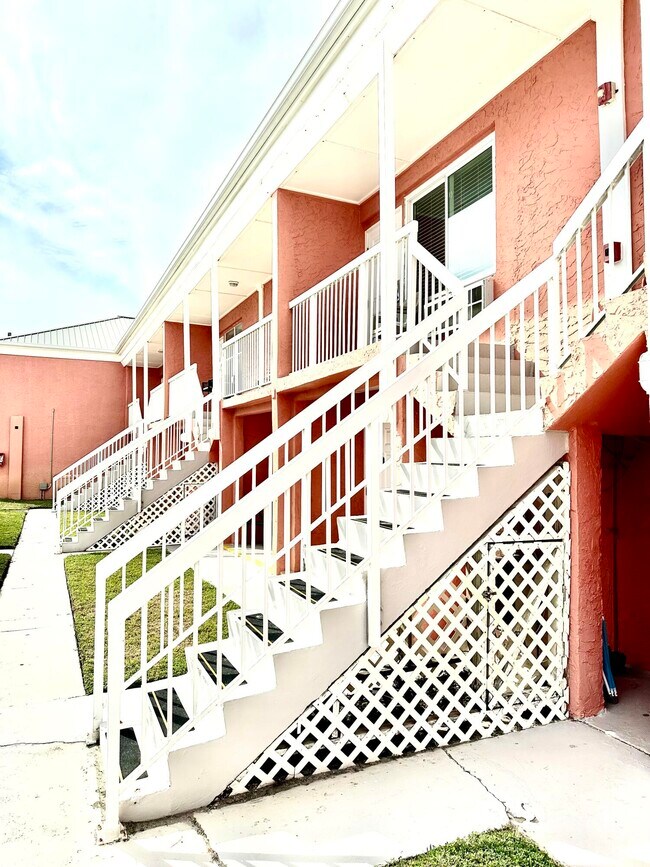 Building Photo - 683 Nautilus Ct