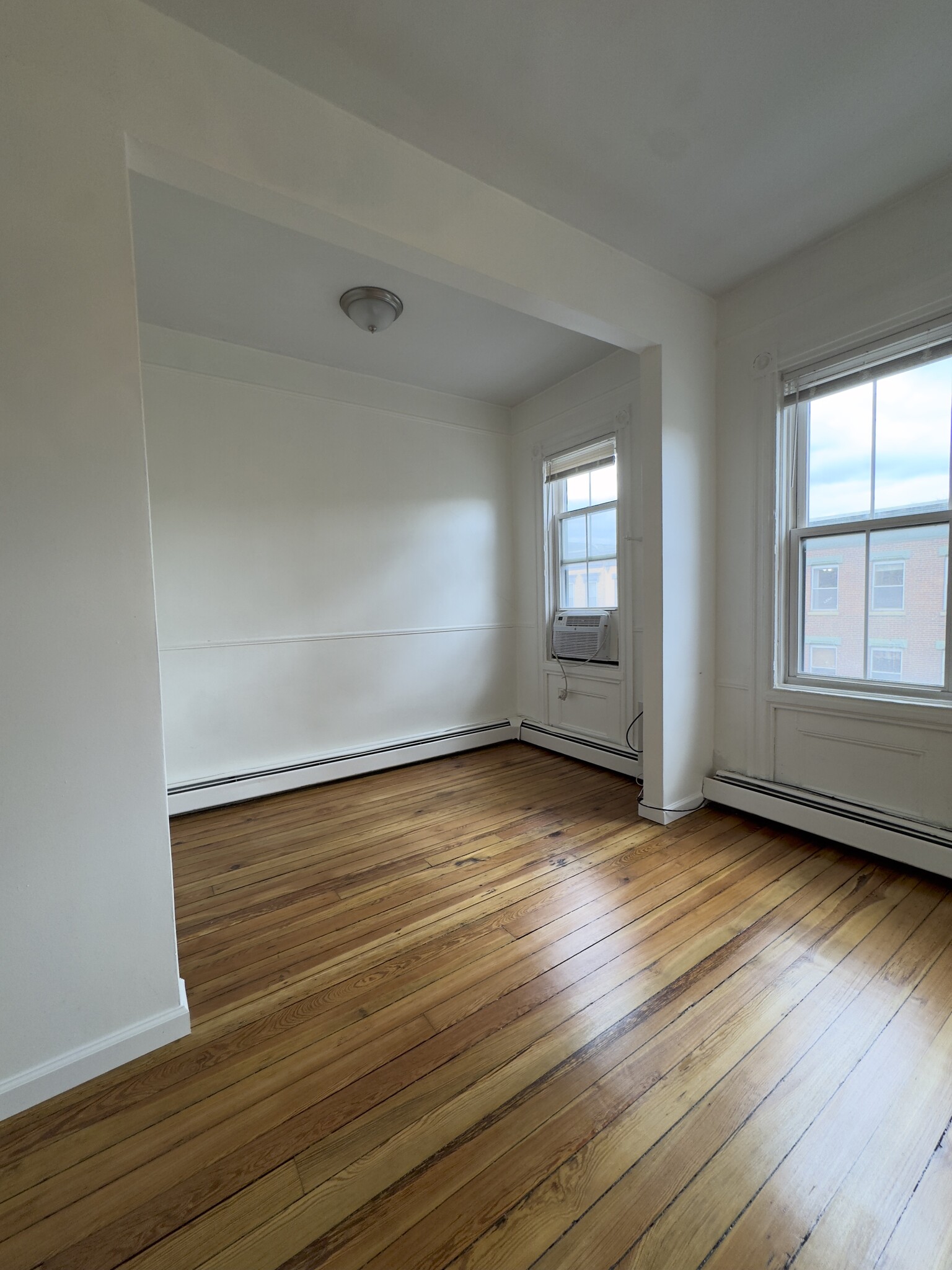 Building Photo - 354 7th St