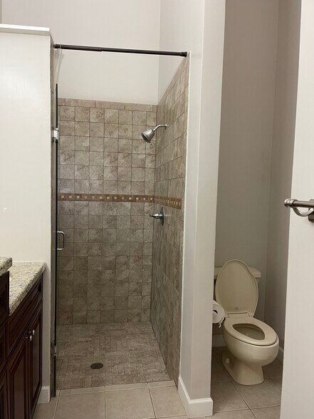 Walk in shower - 7942 Lexington Club Blvd