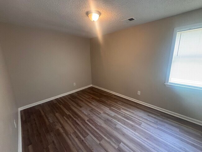 Building Photo - 2076 Goff Ave