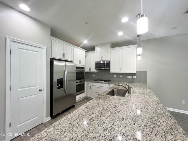 Building Photo - 46 Pindo Palm Dr