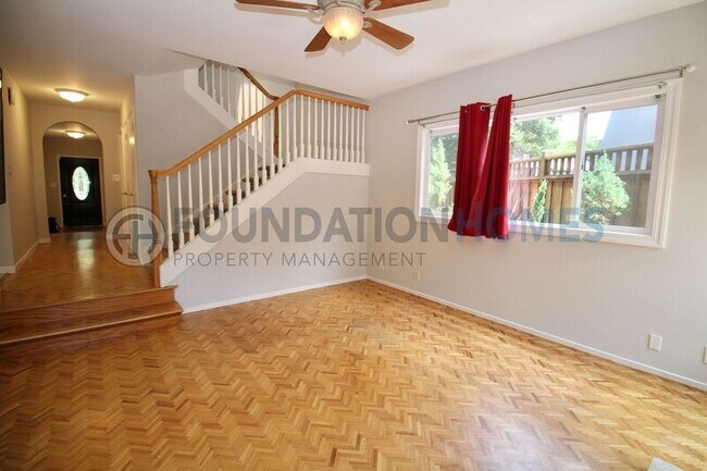 Building Photo - 11 Glen Dr