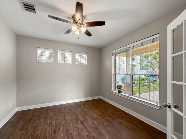 Building Photo - 1762 Lakeside Enclave Dr