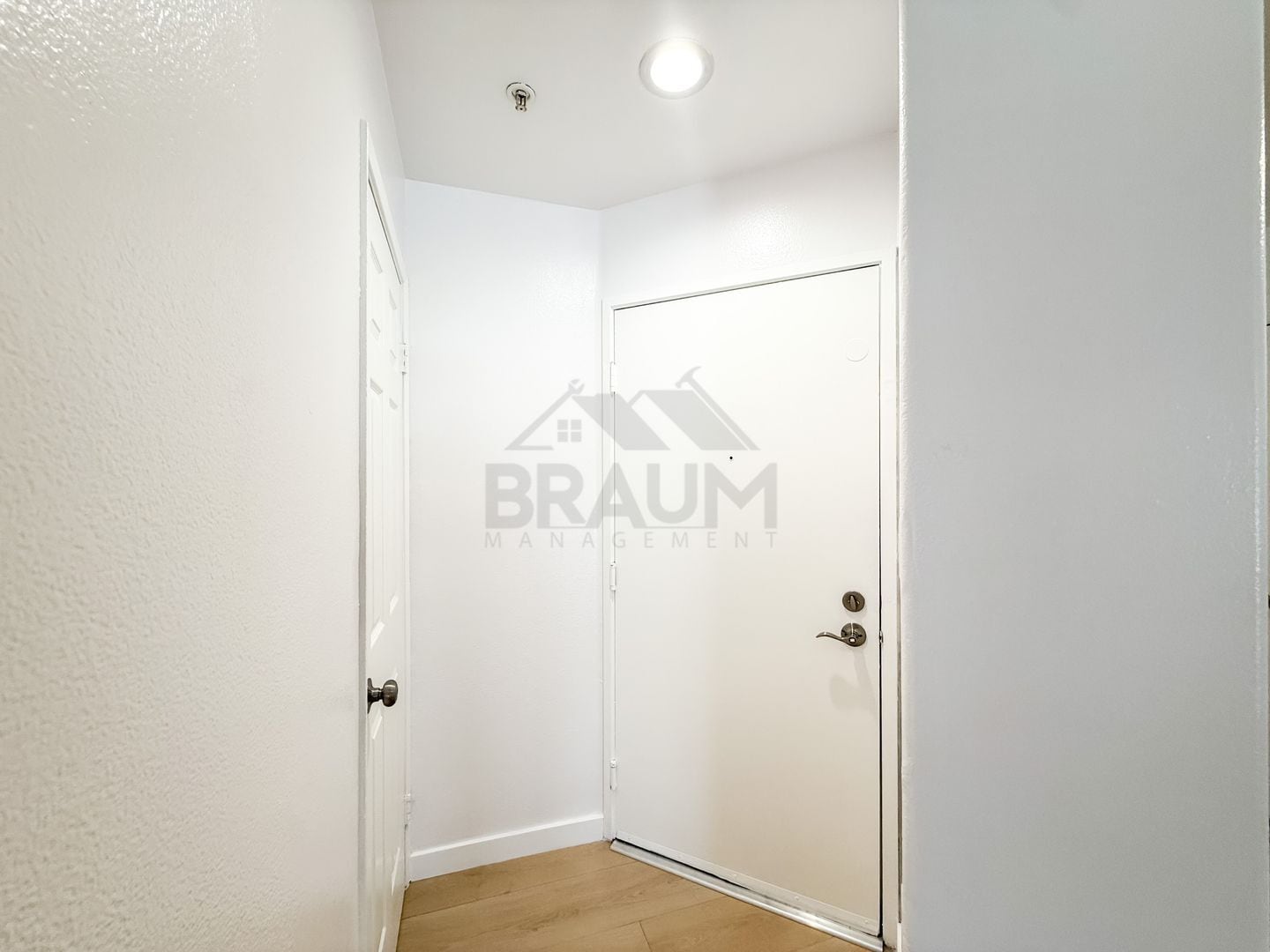 Building Photo - 7323 Winnetka Ave