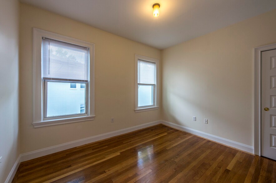 Building Photo - 53 Ashford St