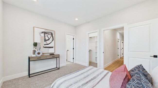 Building Photo - 5027 Golden Forest Dr
