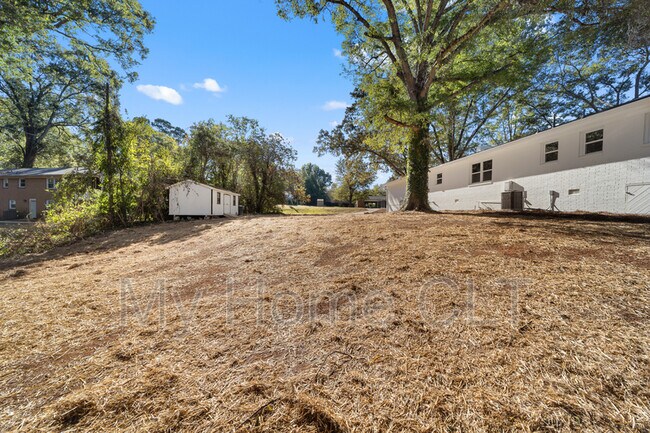 Building Photo - 3503 Linwood Rd
