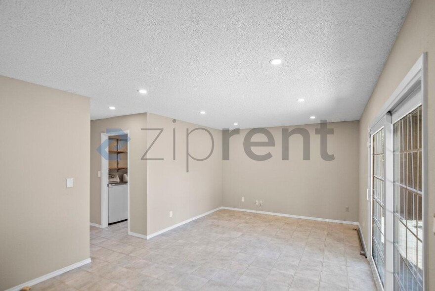 Building Photo - Unit