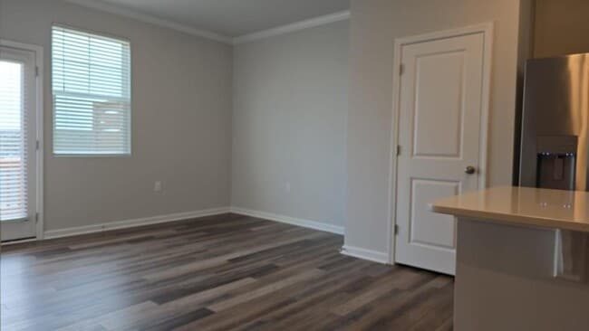 Building Photo - 652 Gimari Dr