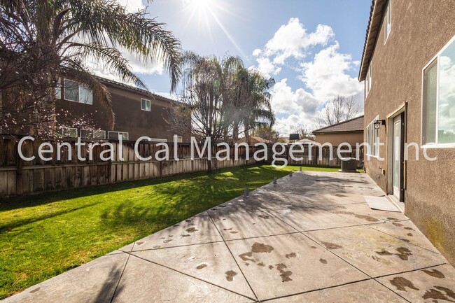 Building Photo - 5 Bedroom/3 Bath Home with Paid Solar System - $3095 Per month!