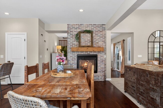 Building Photo - "Spacious 5-Bedroom Retreat on South Quantock Way - Perfectly Designed for Comfort and Style!"  A...