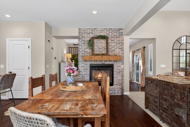 Building Photo - "Spacious 5-Bedroom Retreat on South Quantock Way - Perfectly Designed for Comfort and Style!"