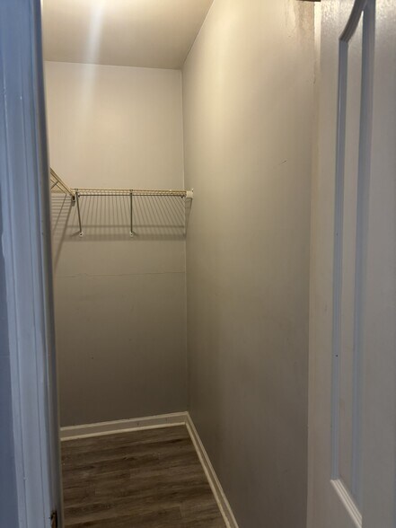 Building Photo - 559 Woodlawn Ave NW