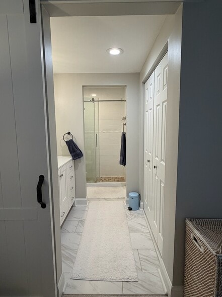 Building Photo - 7602 Lakeside Village Dr