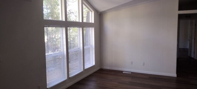 Building Photo - Sweet Sugarloaf Home