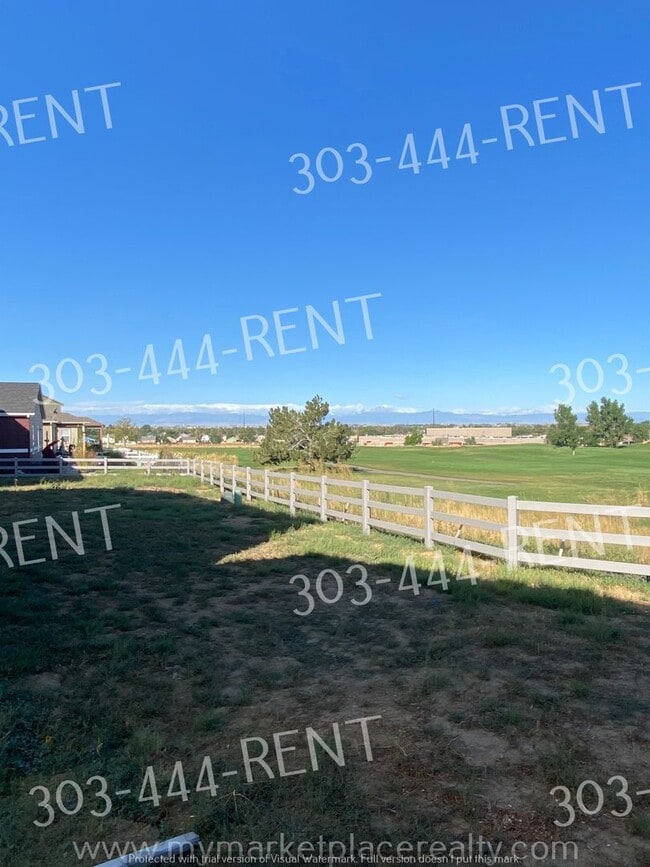 Building Photo - Beautiful & Desirable Golf Course Community!