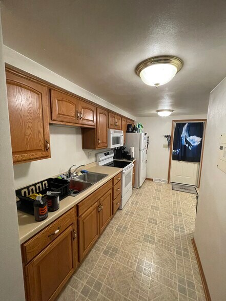 Building Photo - 521 N Badger Ave