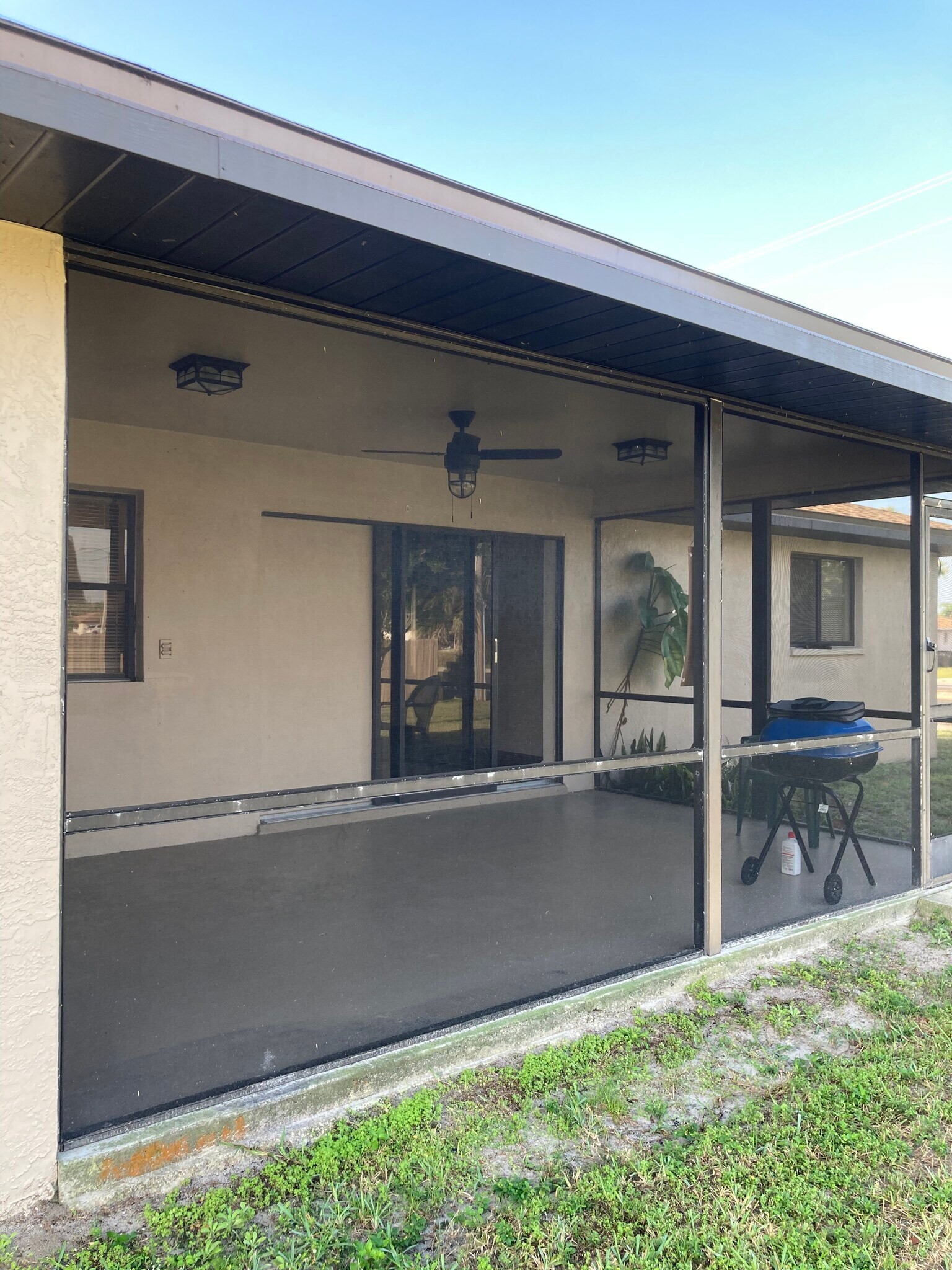 Screened Lanai - 901 SE 29th St