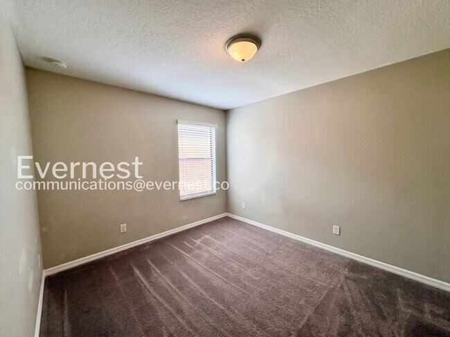 Building Photo - 4 Bed, 3 Bath Home with Garage / Pet-Friendly / Vouchers Accepted / Available Now!
