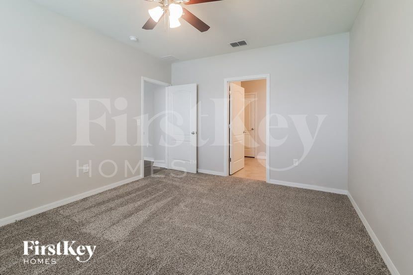 Building Photo - 401 Panda Pl