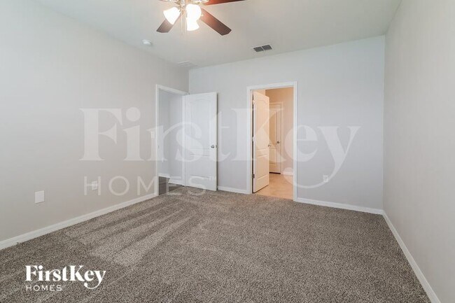 Building Photo - 401 Panda Pl