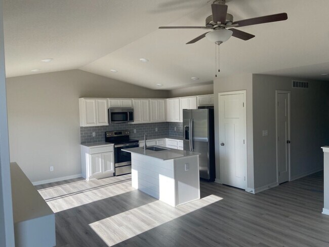 Building Photo - Luxury Newer Construction Home with Attach...
