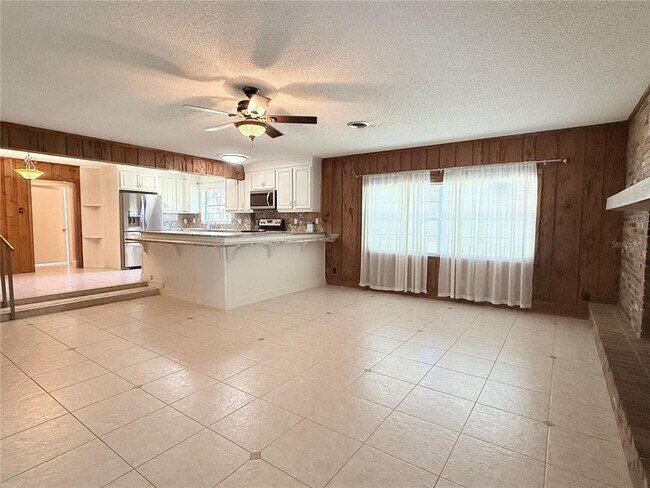 Building Photo - 4701 NE 7th Ave