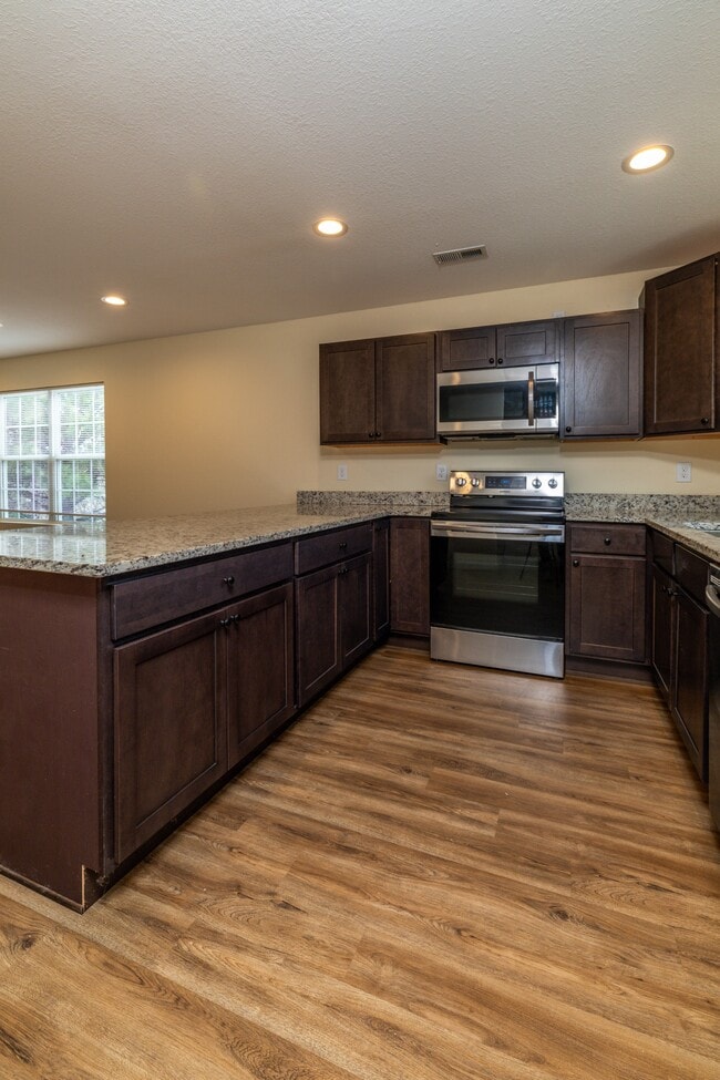 Building Photo - 923 Warrior Hill Dr