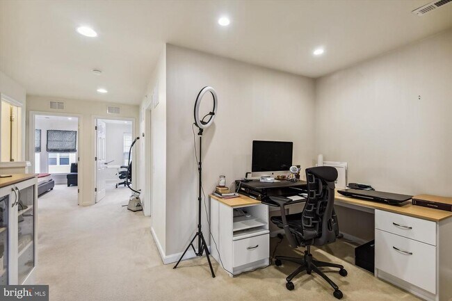 Building Photo - 3028 Rittenhouse Cir