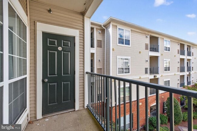 Building Photo - 4862 Eisenhower Ave