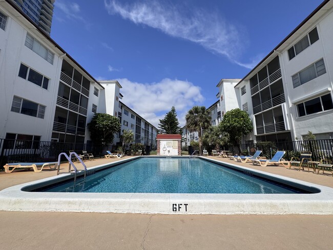 Building Photo - 4500 N Flagler Dr