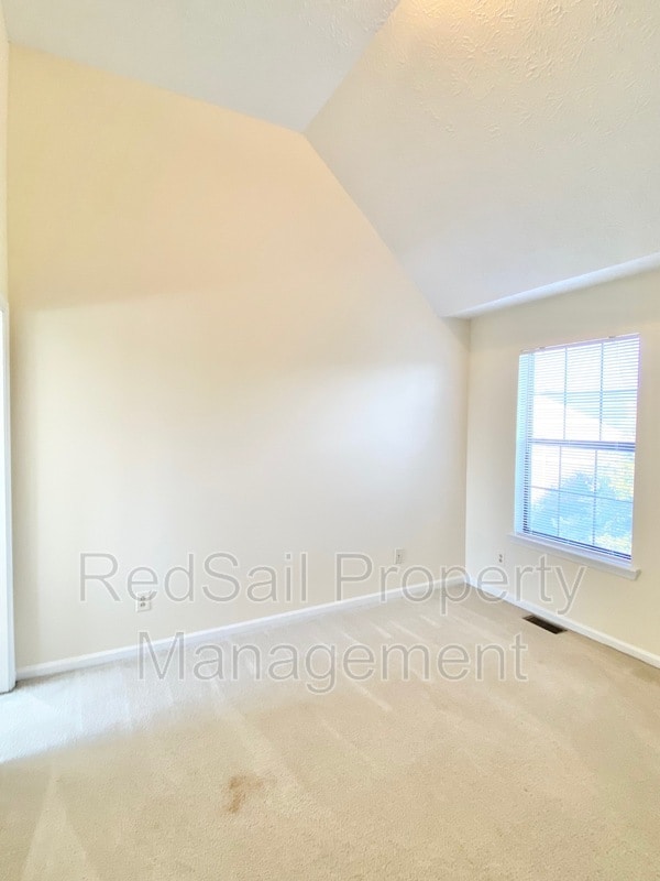 Building Photo - 740 Brookside Dr