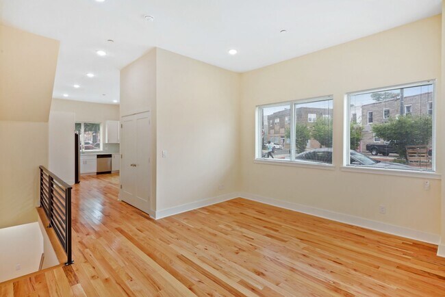 Building Photo - 2100 Sears St