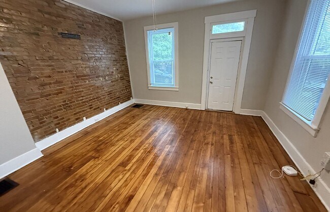 Building Photo - 2825 Glendora Ave