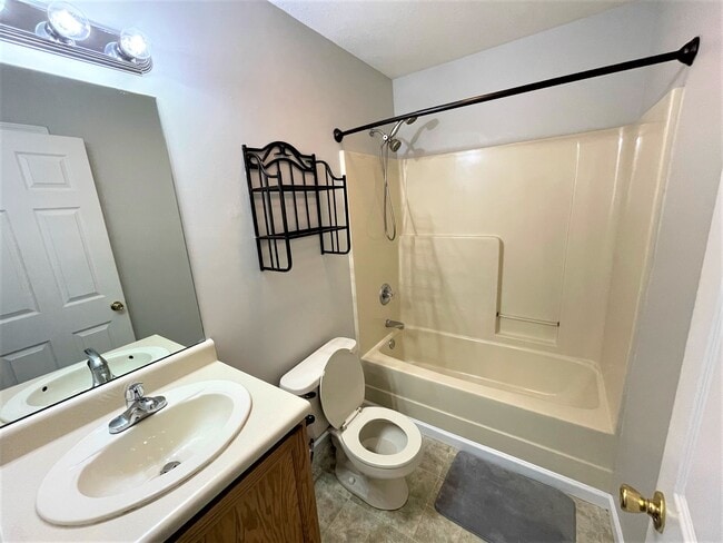 Building Photo - 1039 Willow Creek Cir