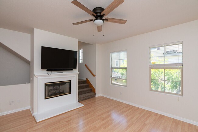Building Photo - 3 Bedroom Townhome in the Escala Community of Mission Valley