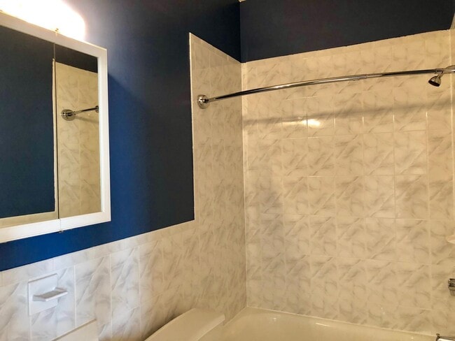 Building Photo - 505 Monroe St