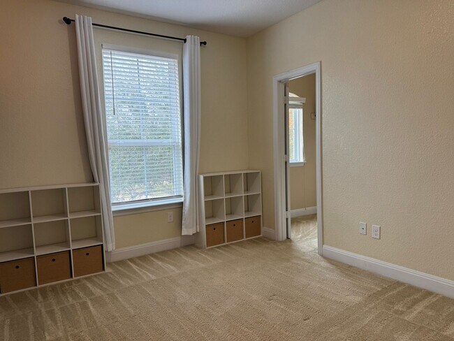 Building Photo - 517 Whittmen Ave