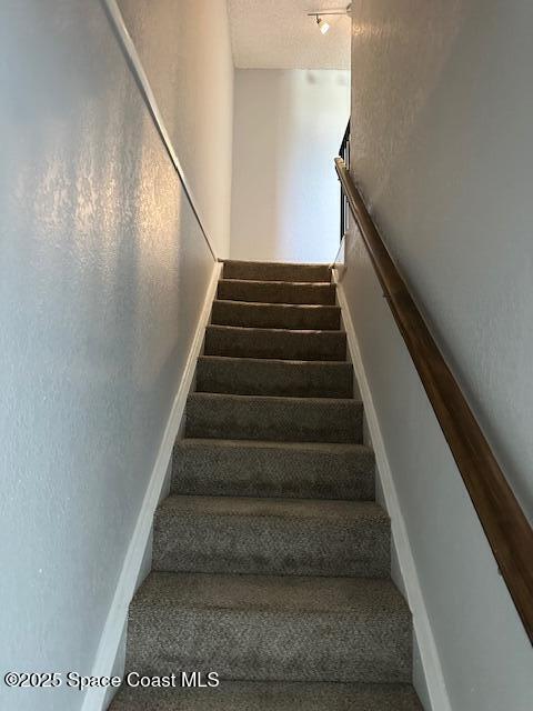 Building Photo - 7101 Ridgewood Ave