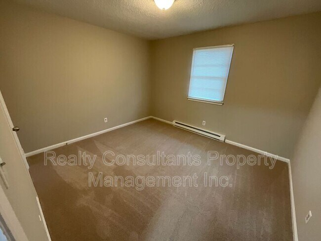 Building Photo - 115 Cox Ave