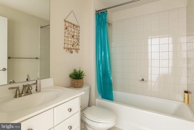 Building Photo - 42607 Offenham Terrace