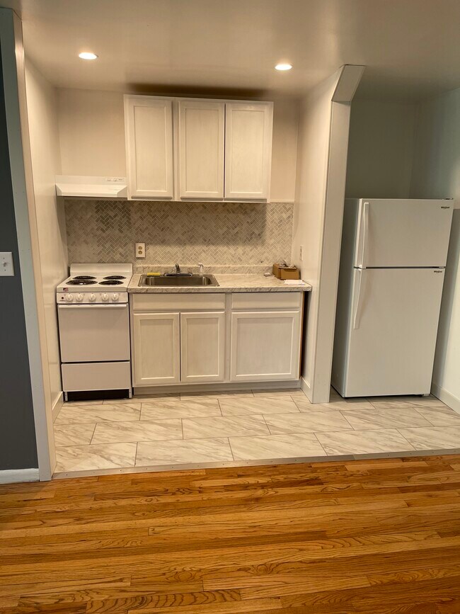 Building Photo - 44 Leonard Ave