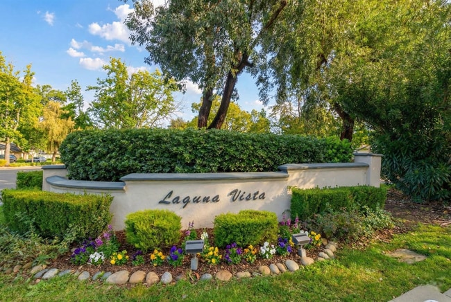 Building Photo - Pleasanton 2BD Townhouse w/ Granite Kitchen, Plank Floors, Community Amenities & Top Schools