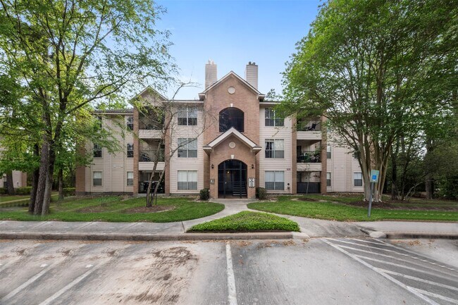 Building Photo - 8051 Bay Branch Dr