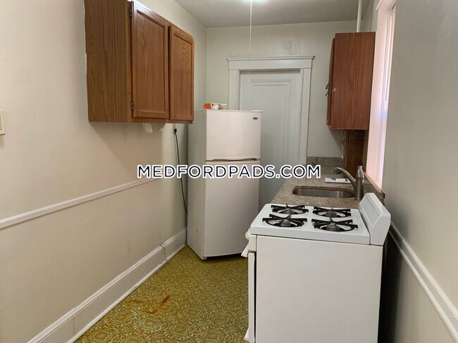 Building Photo - 63 Fellsway W